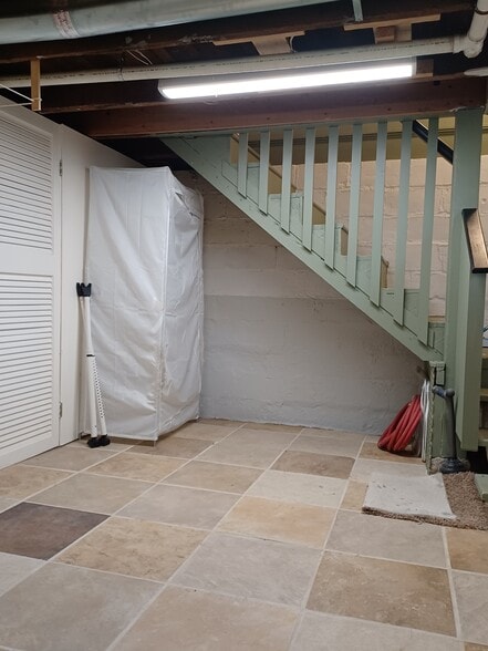 Storage area in laundry - 7310 Bay Front Rd