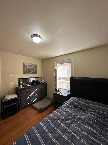 Building Photo - 136 W Squantum St