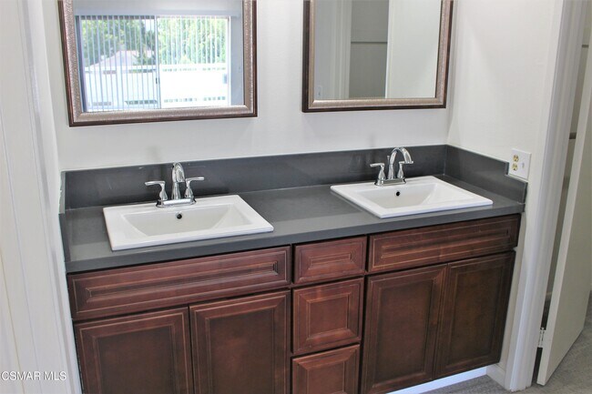 Building Photo - 1909 Bardet Pl