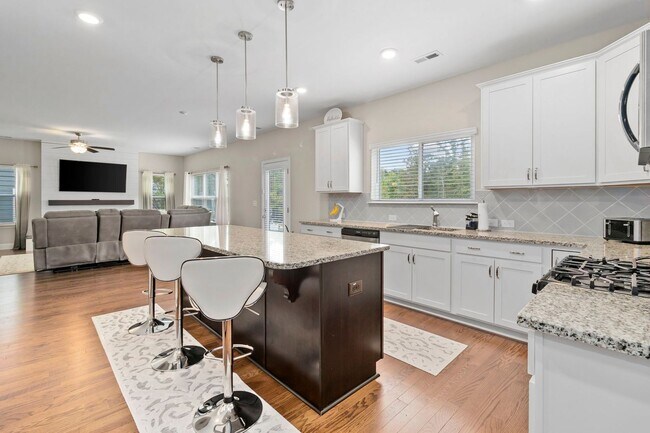 Building Photo - Spacious Ooltewah House Available