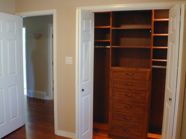 Building Photo - 314 Savannah Dr