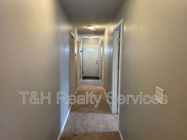 Building Photo - 409 W Washington St