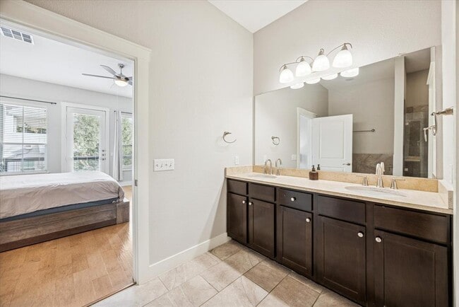 Building Photo - 2520 Bluebonnet Ln