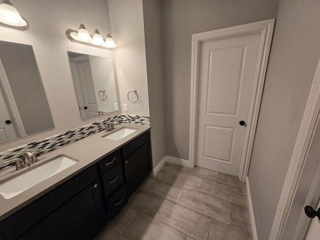 Building Photo - Spacious 5 Bedroom • 3 Bathroom Home in US...