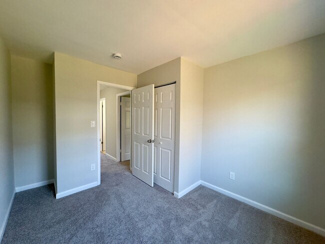 Building Photo - Charming 3 Bedroom/2.5 Bathroom in Parkville, MD!