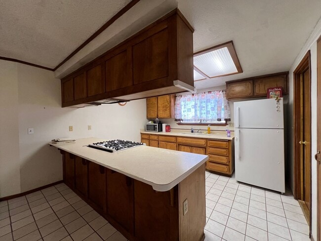 Building Photo - 3 Bedroom 2 Bathroom House with RV Parking...