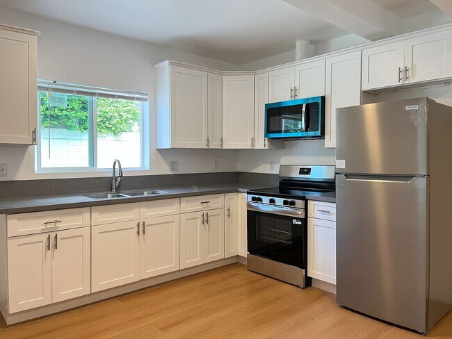 Interior Photo - 905 Gaviota Ave, Long Beach, CA 90813
