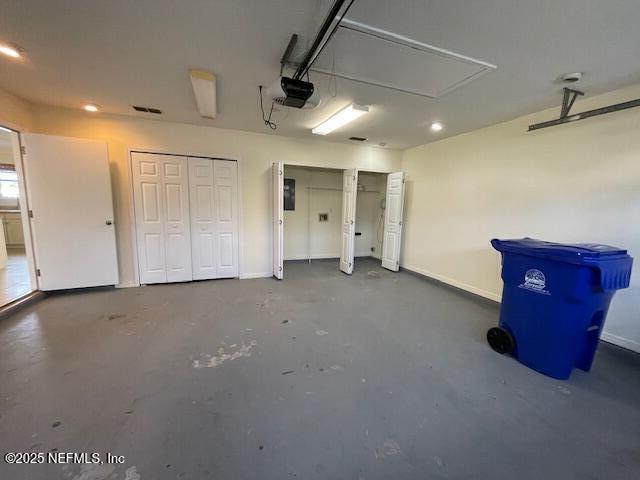 Building Photo - 361 Crossroad Lakes Dr