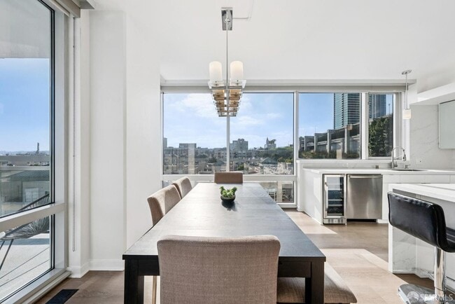 Building Photo - 501 Beale St