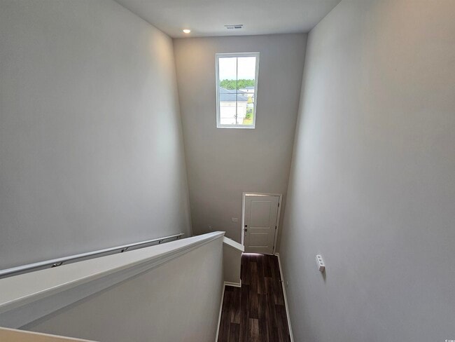 Building Photo - 789 Wapama St