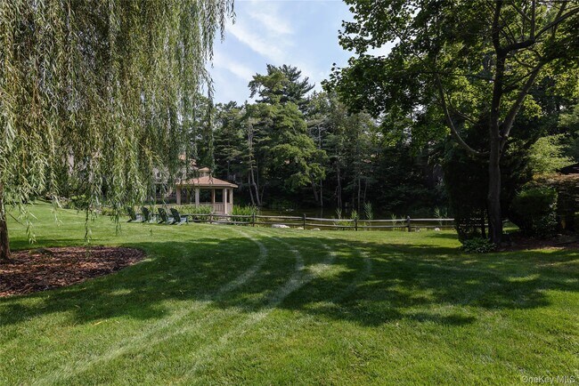 Building Photo - 7 Meadowood Dr