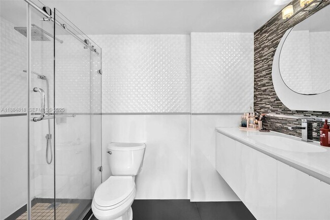 Building Photo - 1200 Brickell Bay Dr