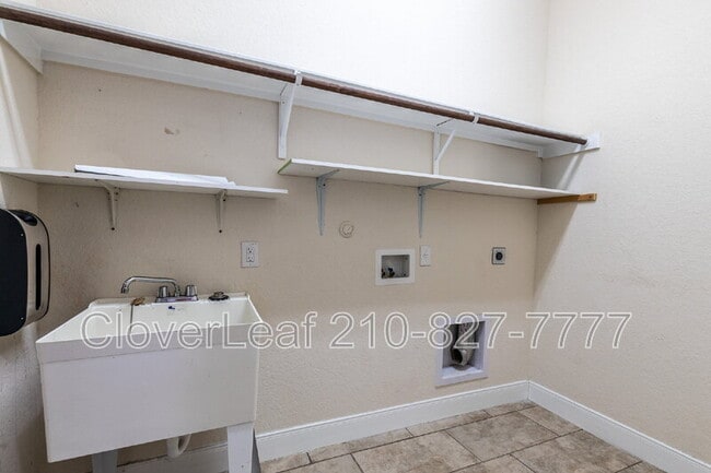 Building Photo - 908 Sussex Cove