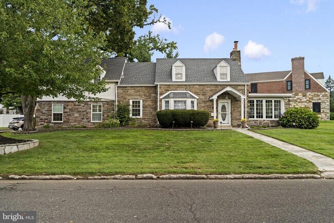 Building Photo - 79 Manor Cir