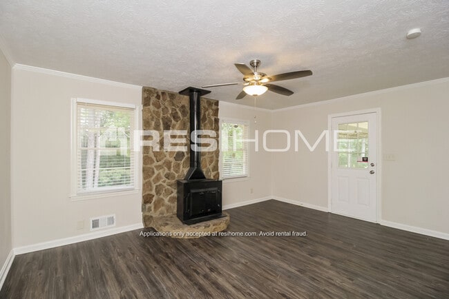 Building Photo - 2931 Birchwood Way SW