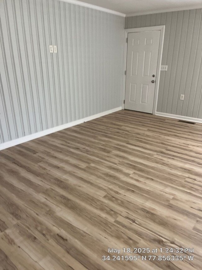 Building Photo - Updated 2 Bedroom, 1 Bath Home Locate Close to Wrightsville Beach