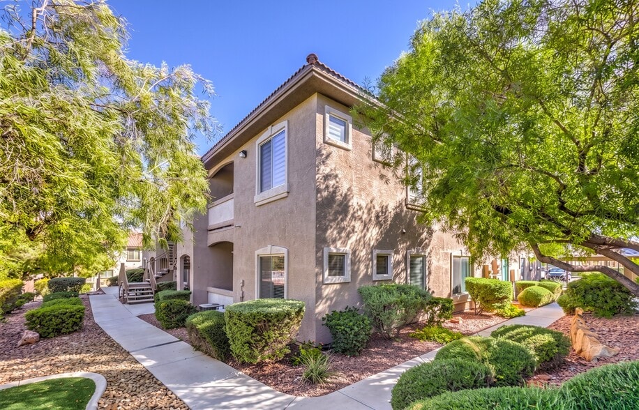 Building Photo - 2305 W Horizon Ridge Pky