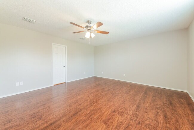 Building Photo - 1421 Nimitz Way