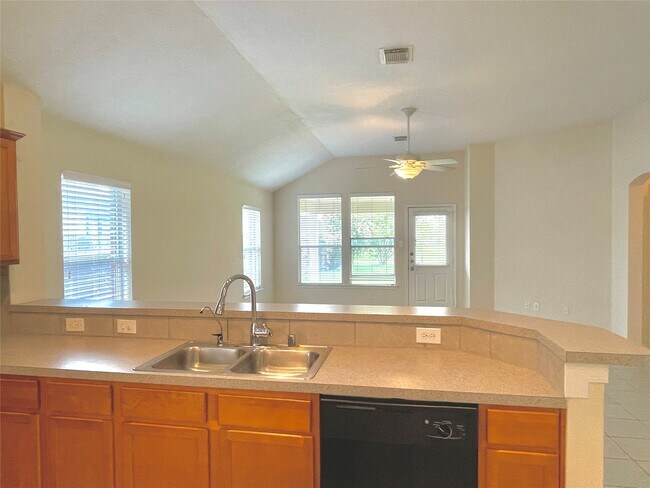 Building Photo - 910 Pickett Hill Ln
