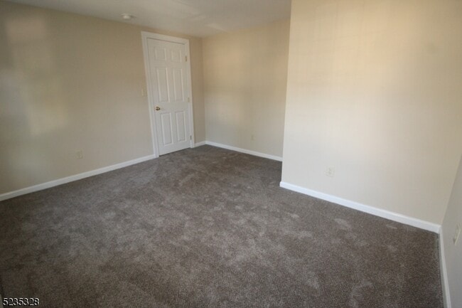 Building Photo - 28 White Meadow Ave