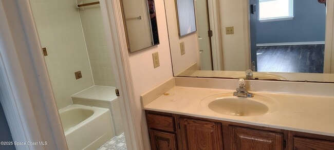Building Photo - 2326 Talmadge Dr