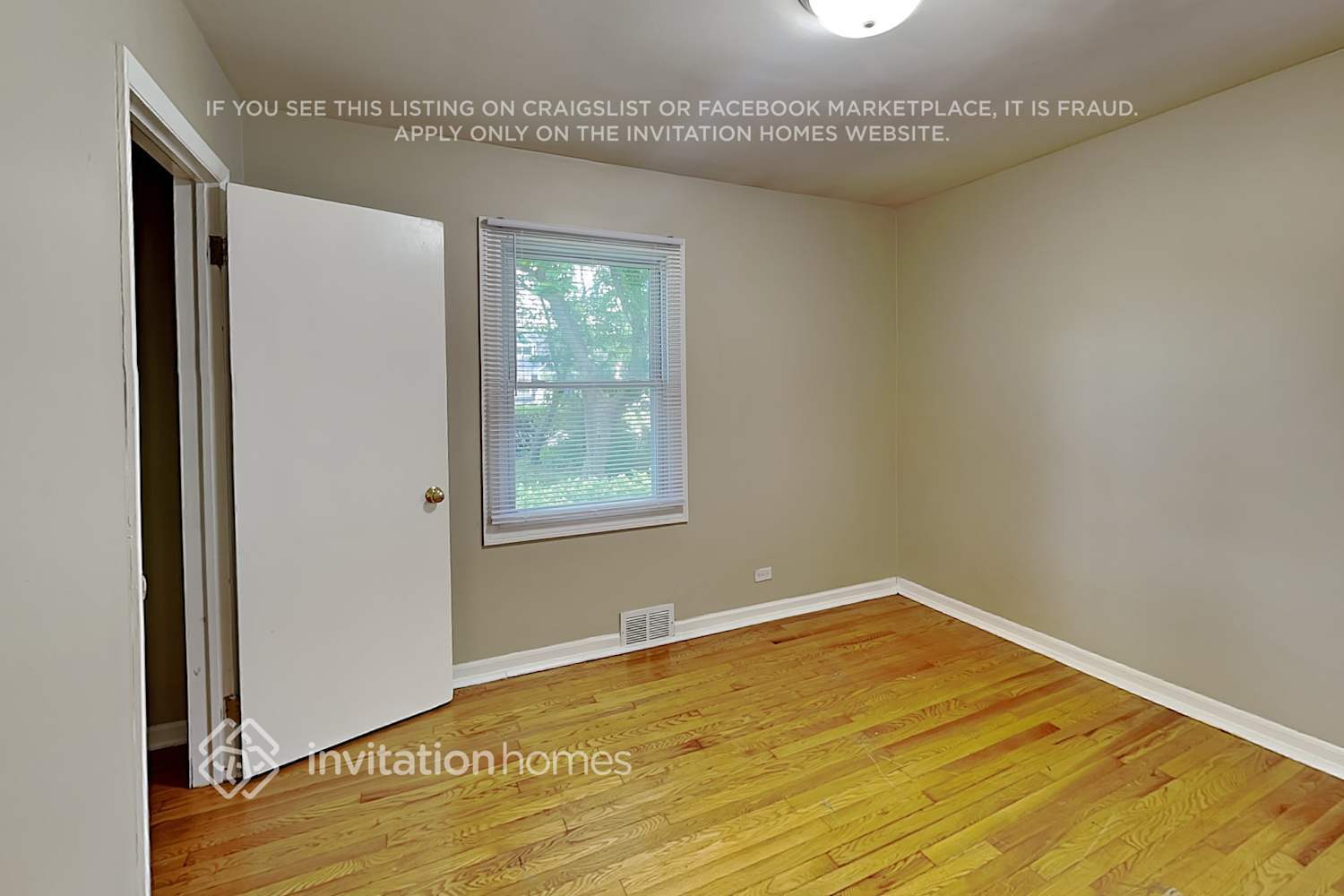 Building Photo - 321 S Yale Ave