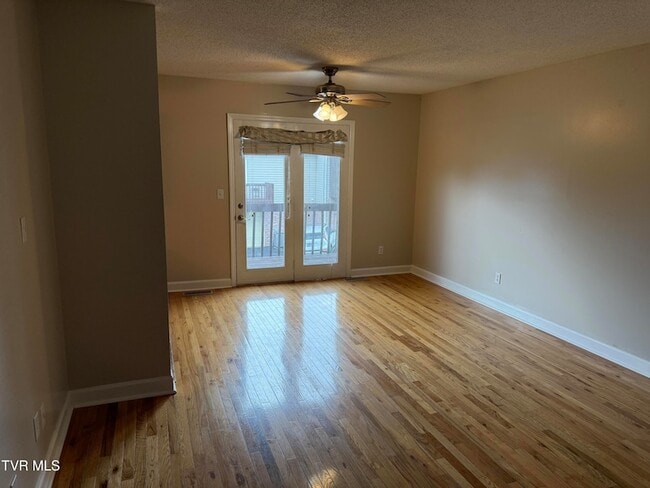 Building Photo - 2503 E Lakeview Dr