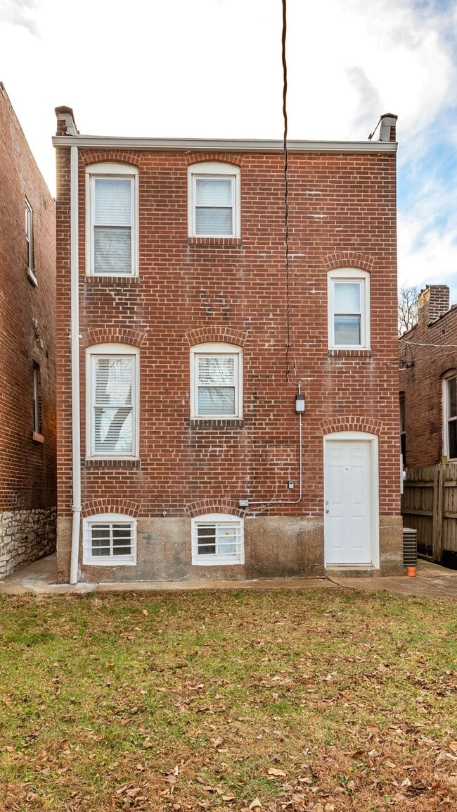 Building Photo - 4231 Swan Ave