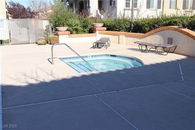 Building Photo - 50 Aura de Blanco St