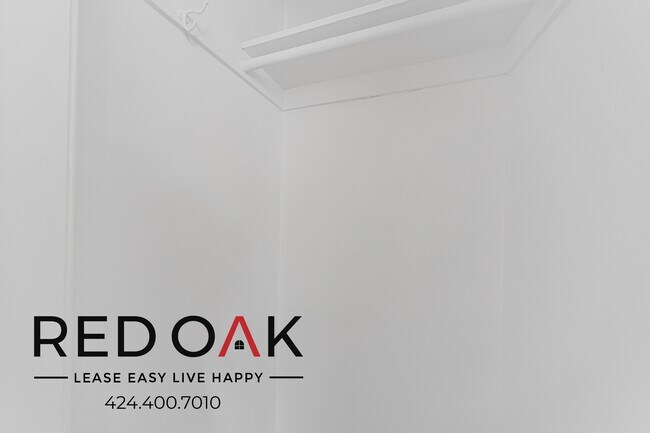 Building Photo - 5164 Clinton St