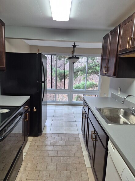 Building Photo - 13211 Chalet Pl