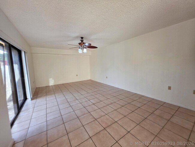 Building Photo - 832 Blue Ridge Cir