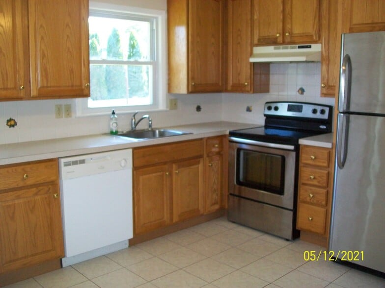 Kitchen - 75 Post Oak Rd
