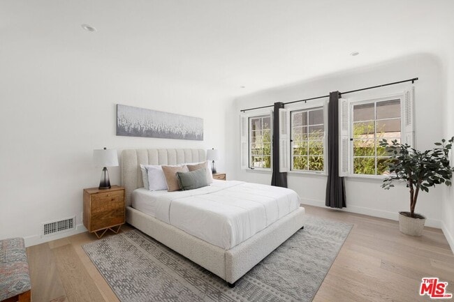 Building Photo - 712 N Rodeo Dr