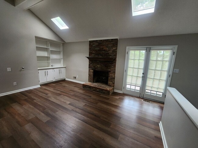Building Photo - Renovated 3 bedroom 2 full bath home with attached garage and unfinished basement in J-town!