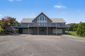 Building Photo - 209 Casparus Way