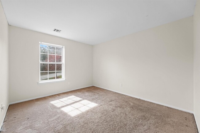 Building Photo - 4 Woodbine Dr