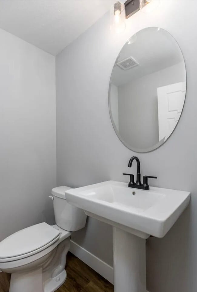 Building Photo - 401 E Donahue St