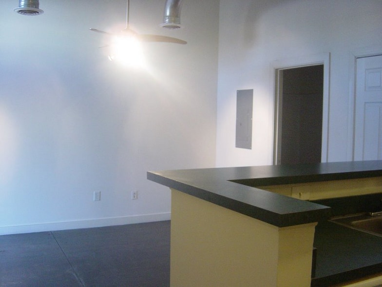 Building Photo - 302 Goshen St