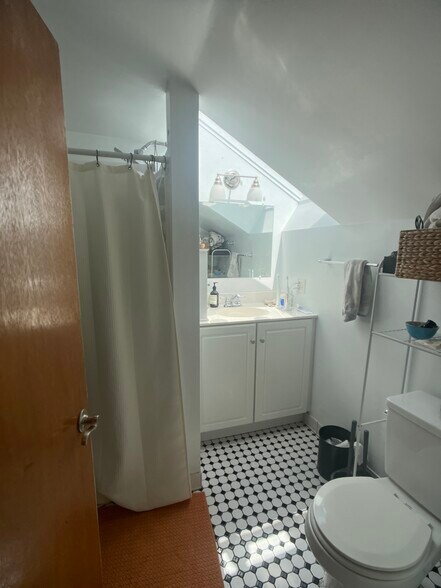 Building Photo - 49 Pond St