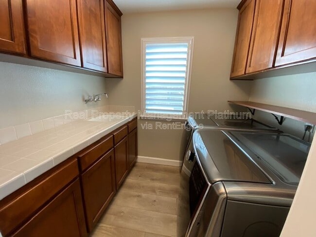 Building Photo - 2927 E Solar Ave