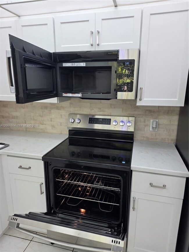 Building Photo - 13250 SW 4th Ct