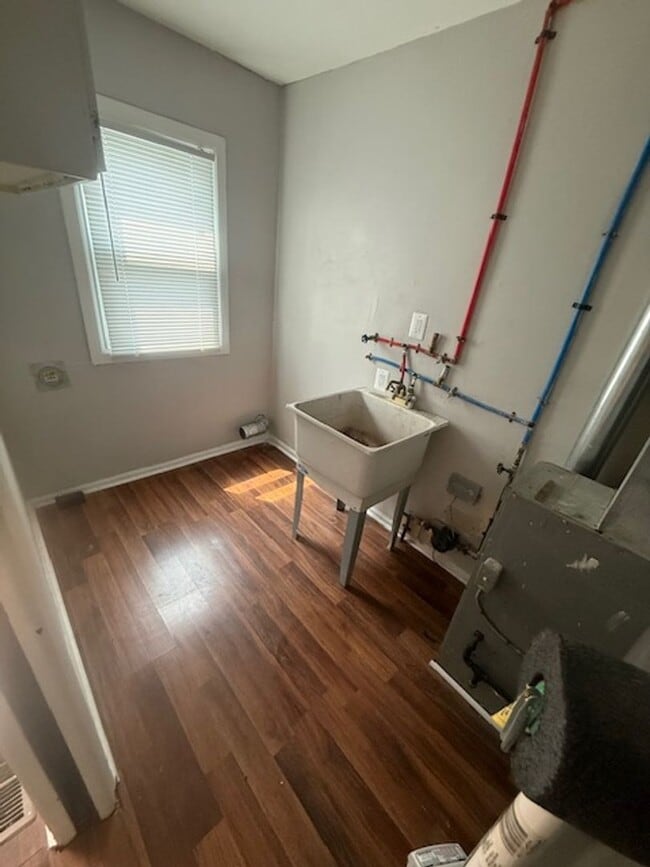 Building Photo - Quaint 2 bedroom home