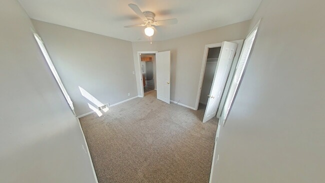 Building Photo - "3-Bedroom Retreat in Roseville – Spacious 1300 Sq Ft Home!"