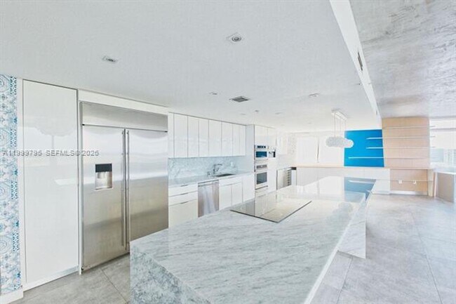 Building Photo - 3250 NE 1st Ave