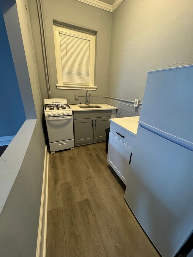 Building Photo - *COMING SOON* Charming Two Bedroom in Uptown Clt!