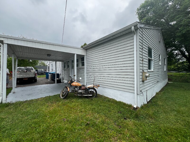 Building Photo - 220 Locust Ln