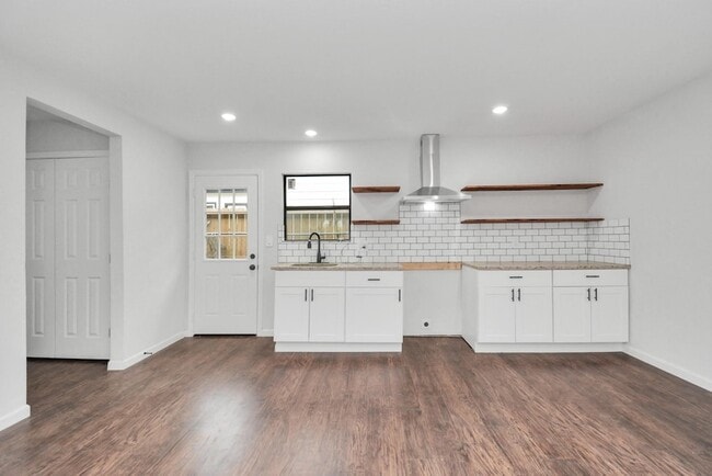 Building Photo - 262 1/2 De Boll Street Unit