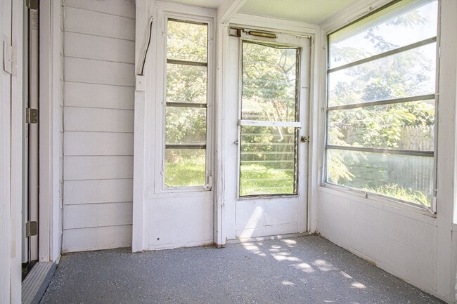 Building Photo - 415 Lorraine St