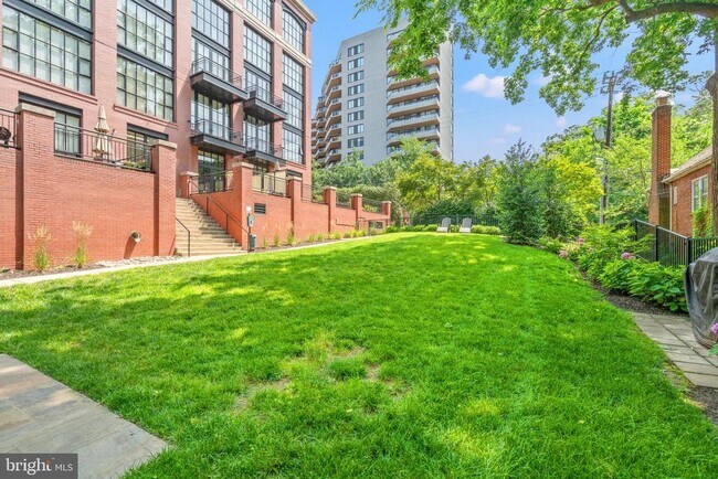 Building Photo - 1600 Clarendon Blvd